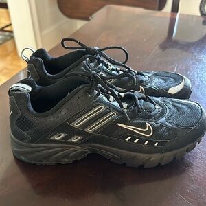 NIKE men’s all black (trail?) Athletic shoe size 13 very gently worn - see pics